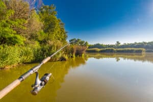 fanatic4fishing.com : Can you jig with a baitcaster?
