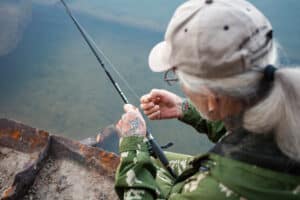 fanatic4fishing.com : How to tie a hook on a fishing pole?