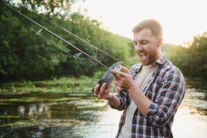 fanatic4fishing.com : What is in a basic fishing kit?