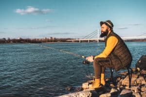 fanatic4fishing.com : What should I look for in a fishing spot?